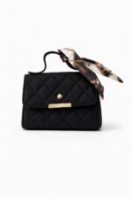 Siyah Fularlı Kapitone El Çantası