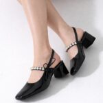 İnci Detaylı Rugan Topuklu Ayakkabı