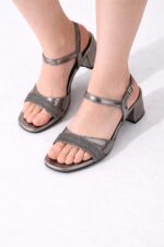 Taş Detaylı Platin Topuklu Sandaletv - Görsel 3