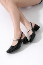 Mira İnci Detaylı Siyah Rugan Topuklu Ayakkabı