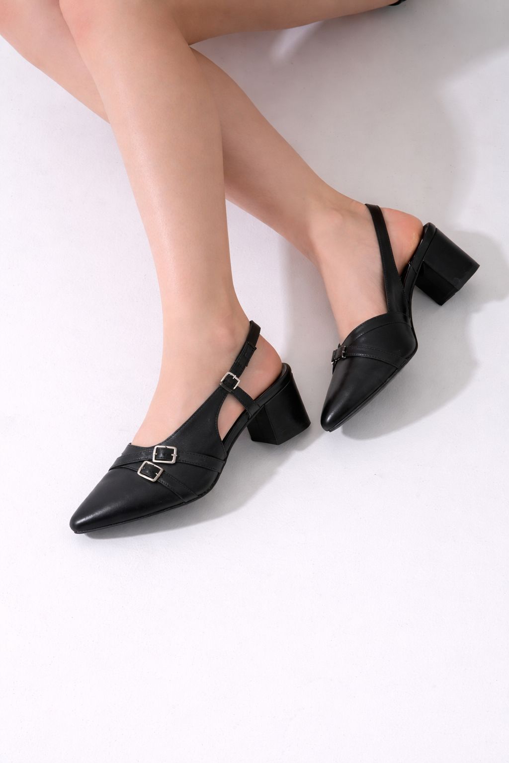 WhatsApp Image 2026-02-17 at 22.16.47 (2) Çift Tokalı Siyah Slingback Blok Topuk - Görsel 1