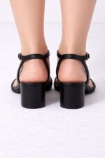 Siyah Taş Detaylı Blok Topuk Sandalet - Görsel 5