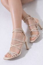Luna Taşlı Bağcıklı Topuklu Sandalet – Bej