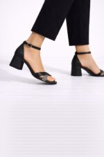 Siyah Taş Detaylı Kalın Topuklu Abiye Sandalet - Görsel 4