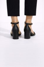 Siyah Taş Detaylı Kalın Topuklu Abiye Sandalet - Görsel 5