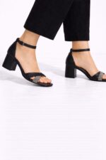 Siyah Taş Detaylı Bilekten Bantlı Topuklu Sandalet - Görsel 4