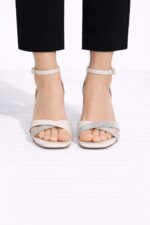 Işıltı Taş Detaylı Ekru Topuklu Sandalet - Görsel 4