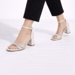 Işıltı Taş Detaylı Ekru Topuklu Sandalet