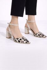Leopar Desen Sivri Burun Topuklu Slingback Sandalet - Görsel 2