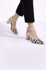 Leopar Desen Sivri Burun Topuklu Slingback Sandalet - Görsel 4