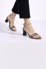 Gece Işıltısı Platin Topuklu Sandalet - Görsel 2