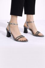 Gece Işıltısı Platin Topuklu Sandalet - Görsel 3