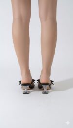 Siyah Şeffaf Topuklu Çiçek Taş Detaylı Terlik - Görsel 3